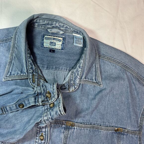 Vintage Lee Denim Shirt Large Light Wash 100% Cotton Made in Philippines - Picture 5 of 8
